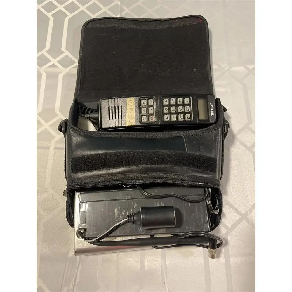 Alltel Vintage Black Bag Car Phone! A4875